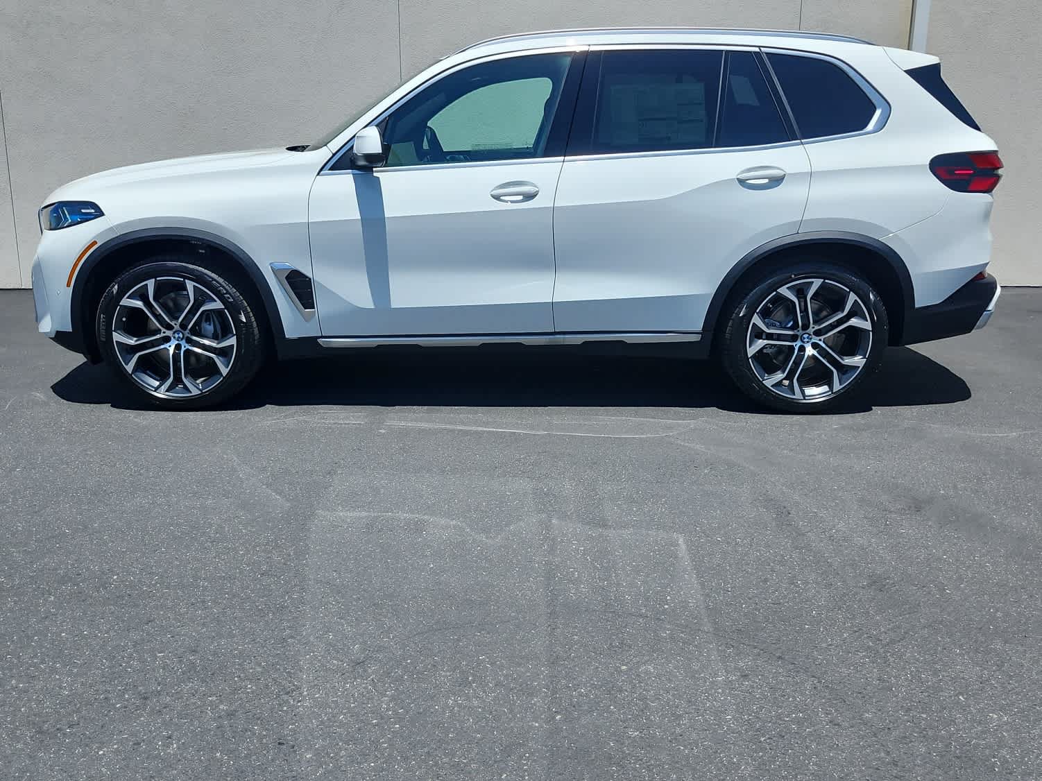 New 2026 BMW X5 sDrive40i w/ Premium Package RWD image 4