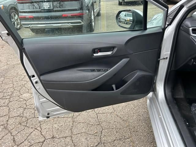 Used 2020 Toyota Corolla LE image 9