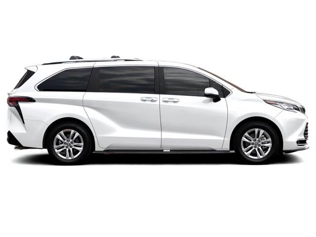 Used 2025 Toyota Sienna Limited image 2