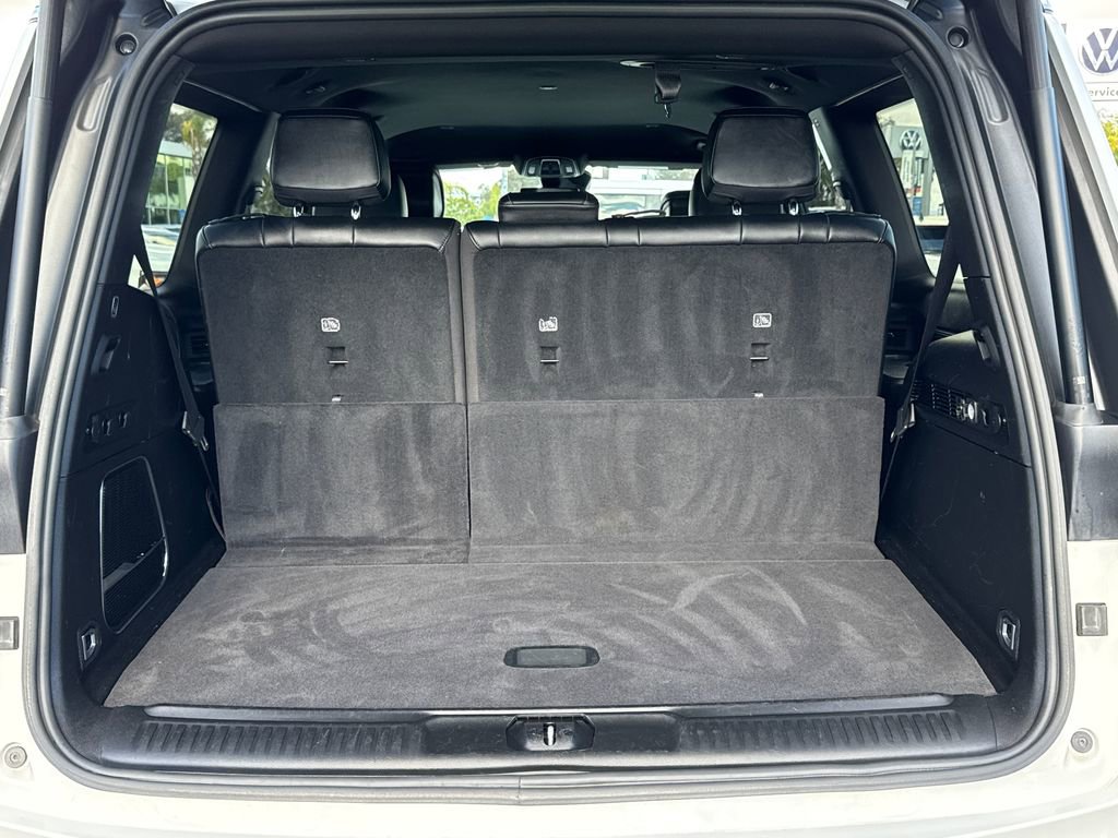 Certified 2024 Jeep Wagoneer Series II w/ Flexible Seating Group RWD image 11
