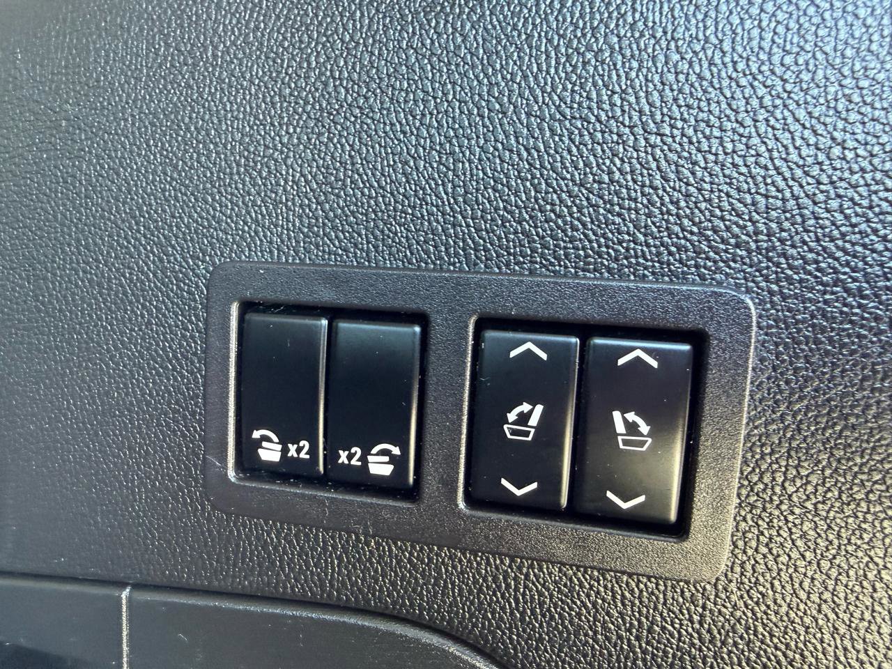 Used 2018 GMC Yukon SLT w/ Premium Edition AWD/4WD image 15