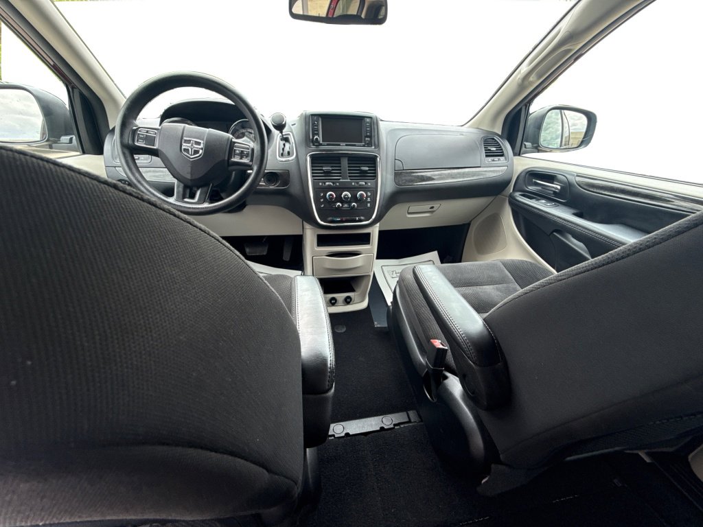 Used 2019 Dodge Grand Caravan SE w/ UConnect Hands-Free Group FWD image 28