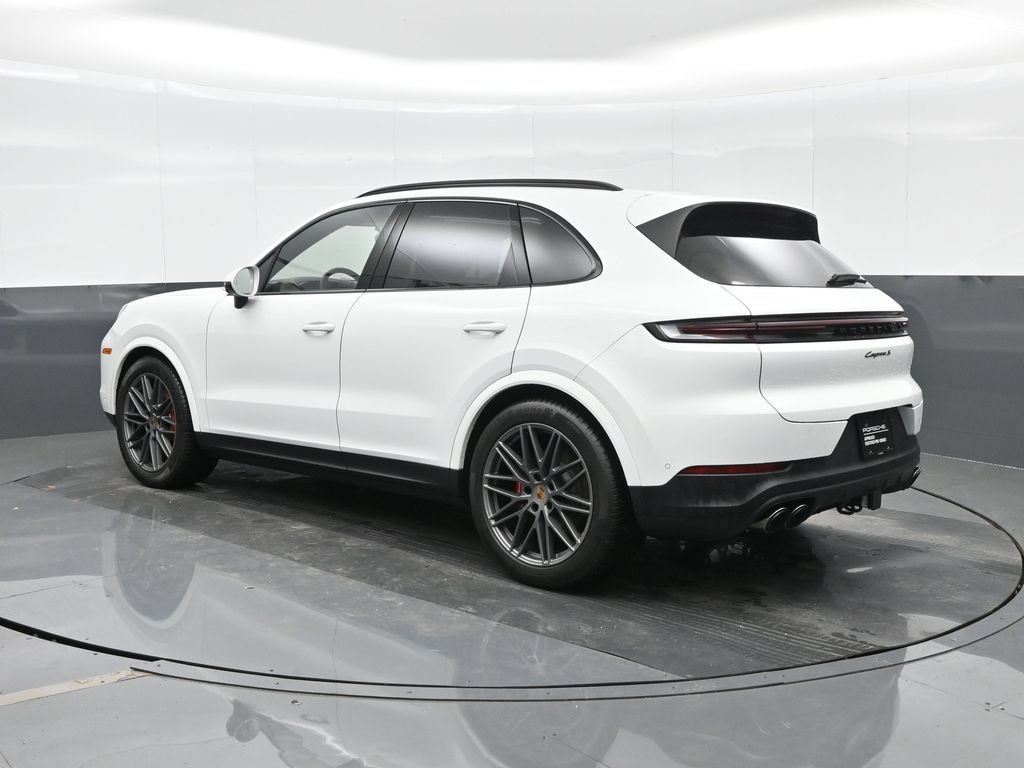 Certified 2025 Porsche Cayenne S AWD/4WD image 3