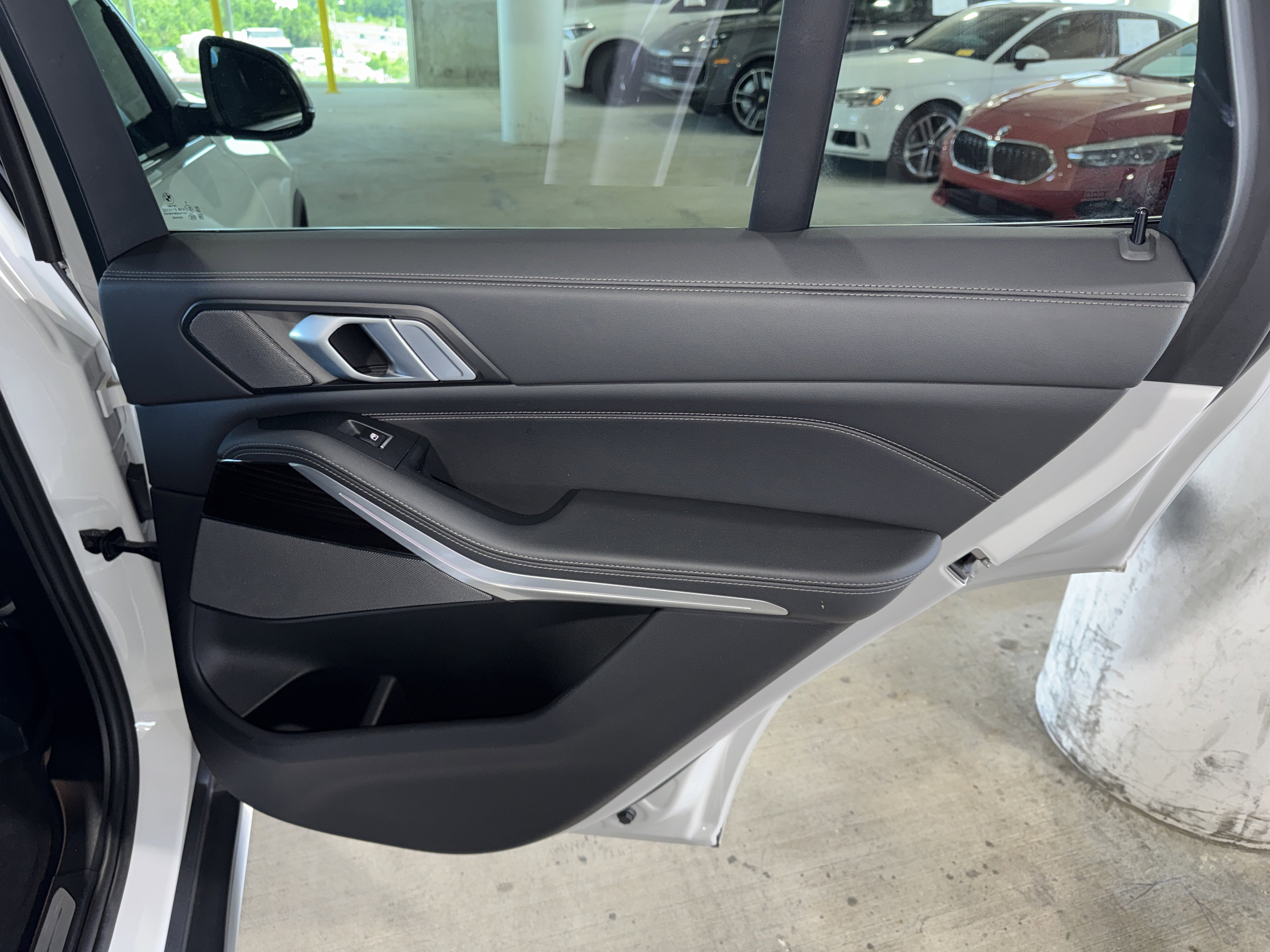 Used 2025 BMW X5 sDrive40i w/ Premium Package image 11