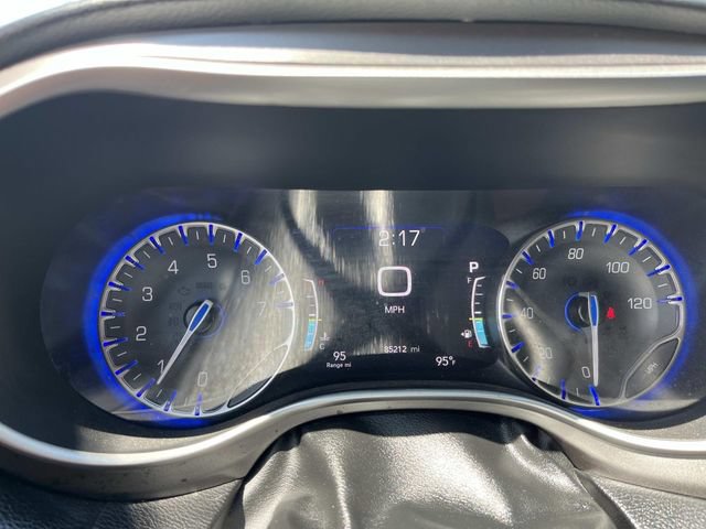 Used 2020 Chrysler Pacifica Touring w/ Advanced Safetytec Group FWD image 13