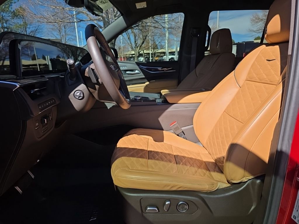 Used 2024 Cadillac Escalade Sport w/ LPO, ONYX Package image 12