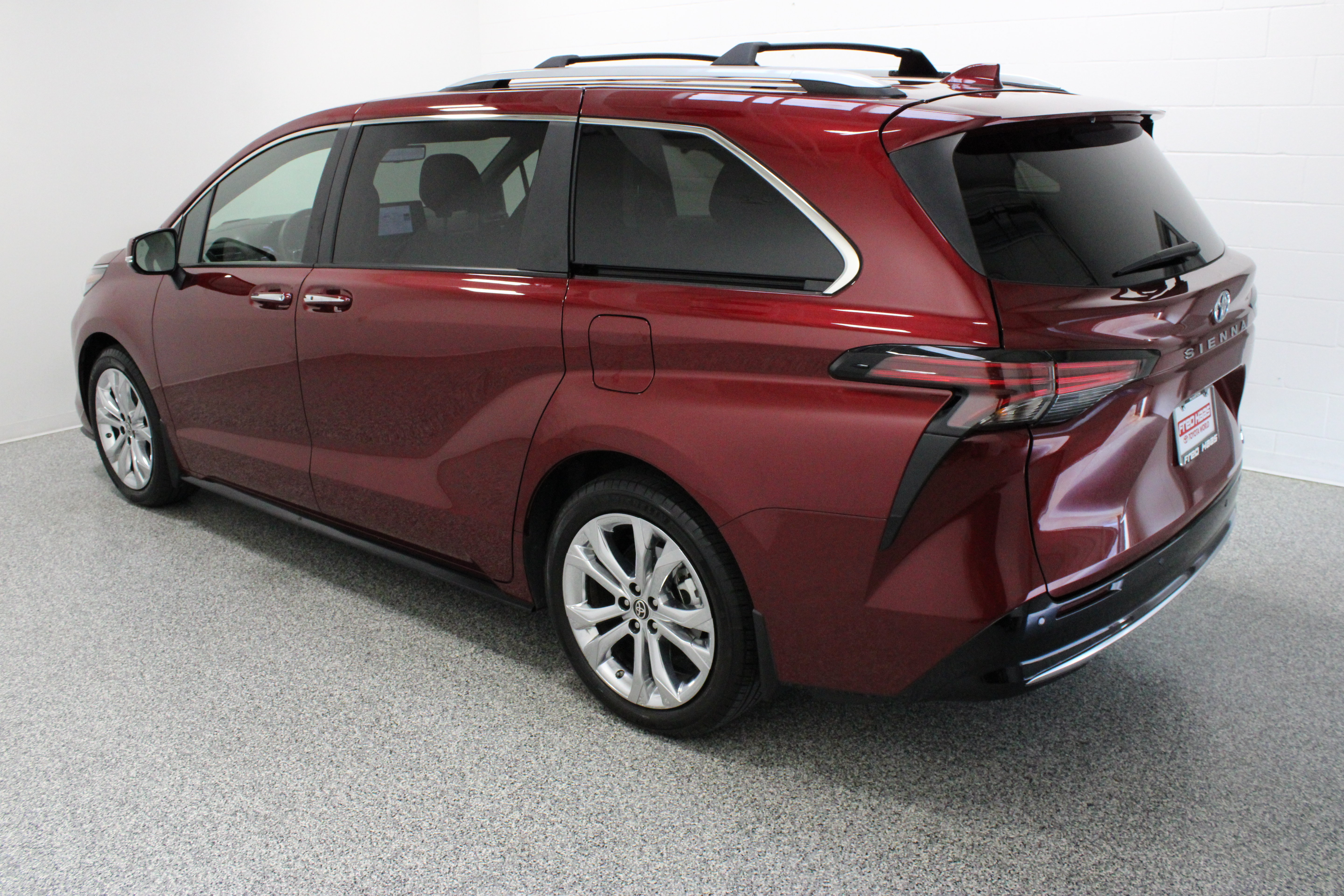 Used 2024 Toyota Sienna Platinum FWD image 9