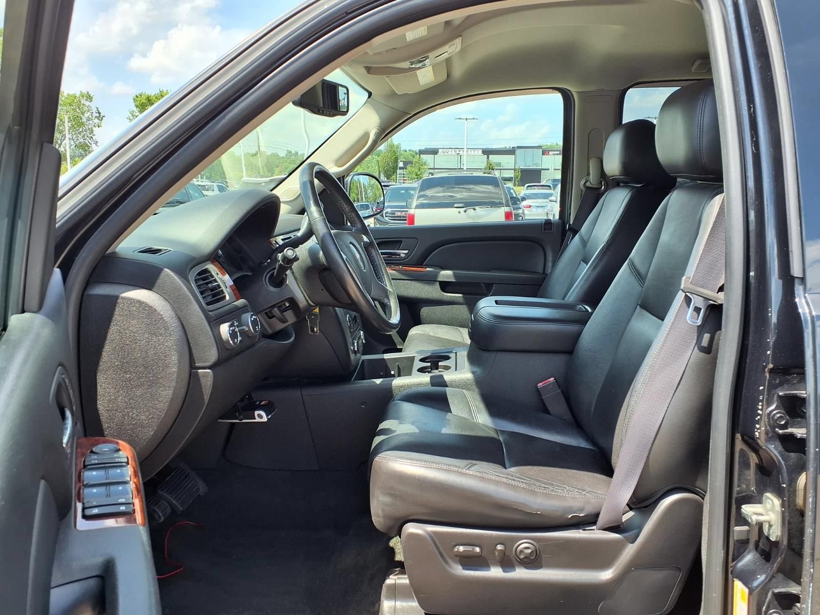 Used 2012 GMC Yukon SLT w/ SLT-2 Equipment Package AWD/4WD image 17