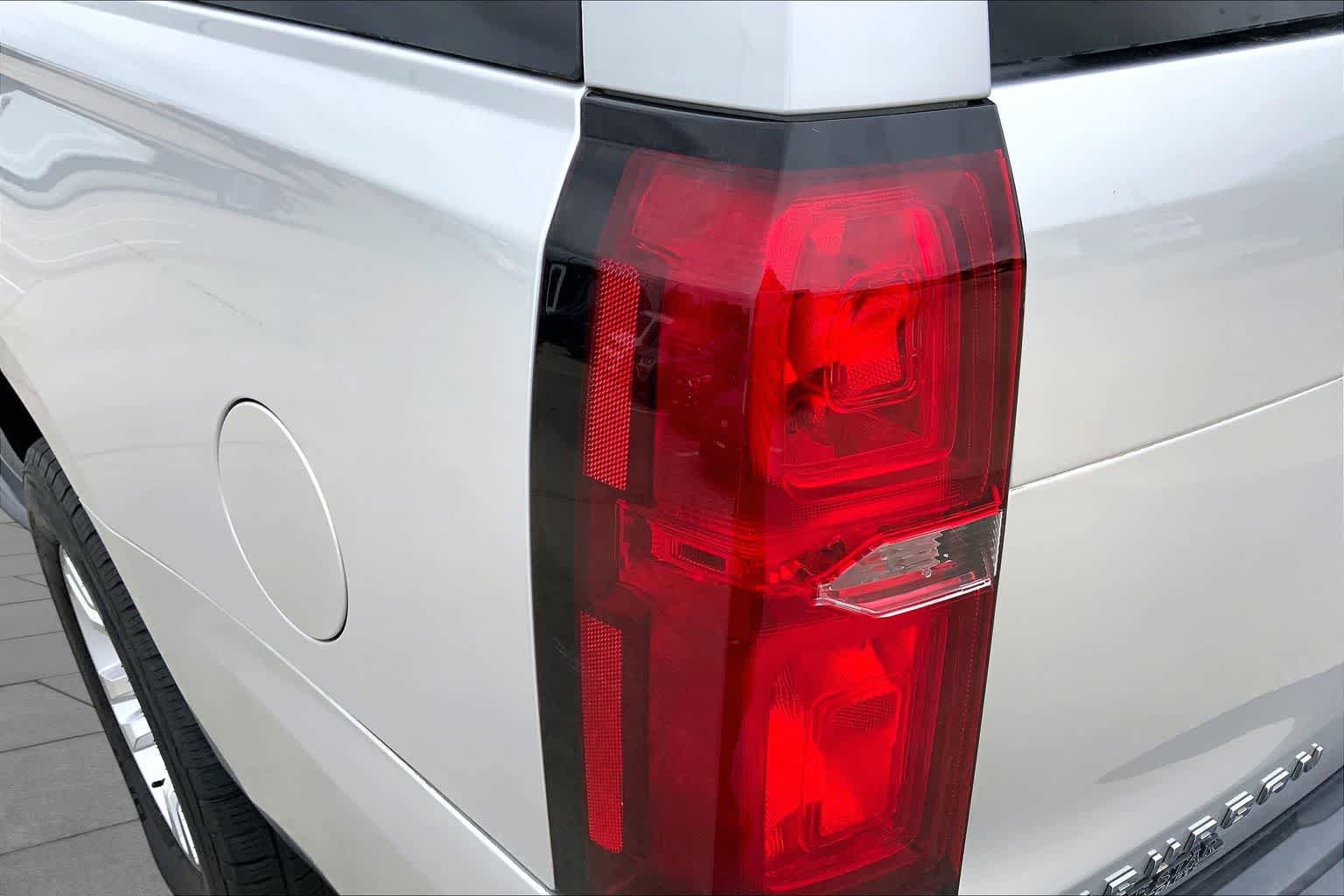Certified 2018 Chevrolet Suburban LT RWD image 28