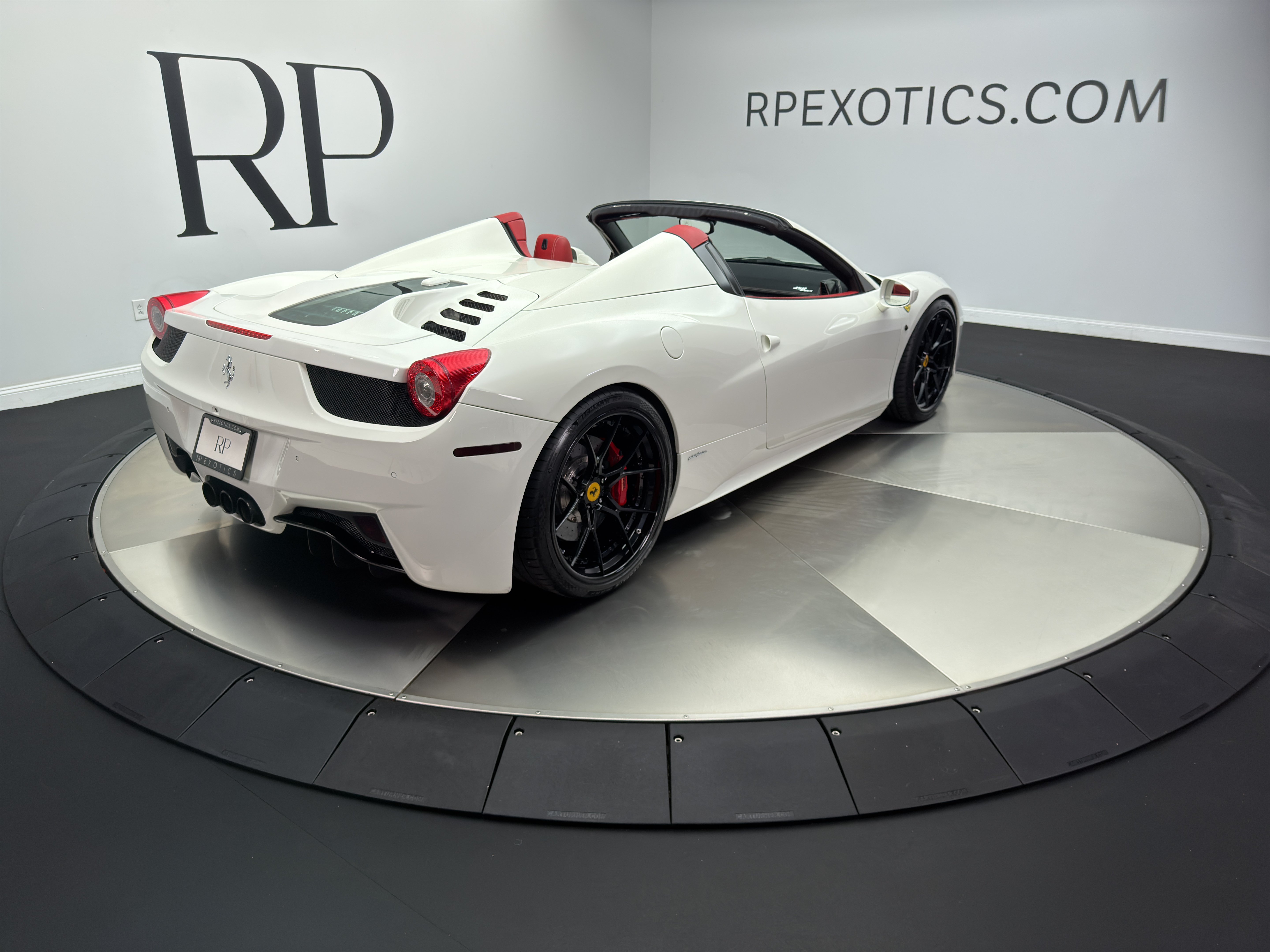 Used 2013 Ferrari 458 Spider RWD image 9