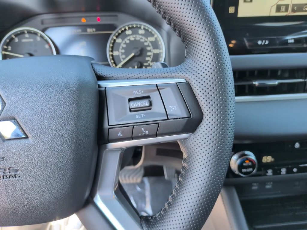 New 2026 Mitsubishi Outlander LE AWD/4WD image 21