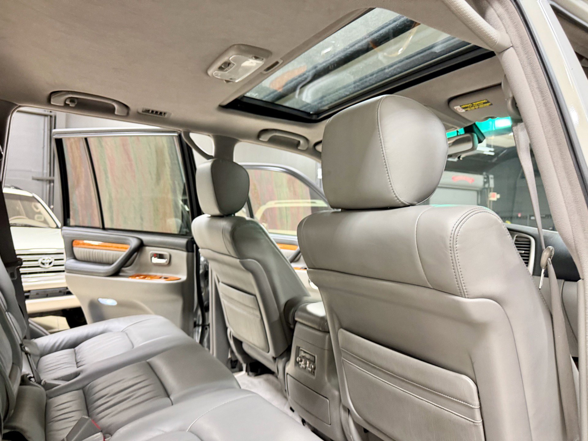 Used 2006 Lexus LX 470 image 28