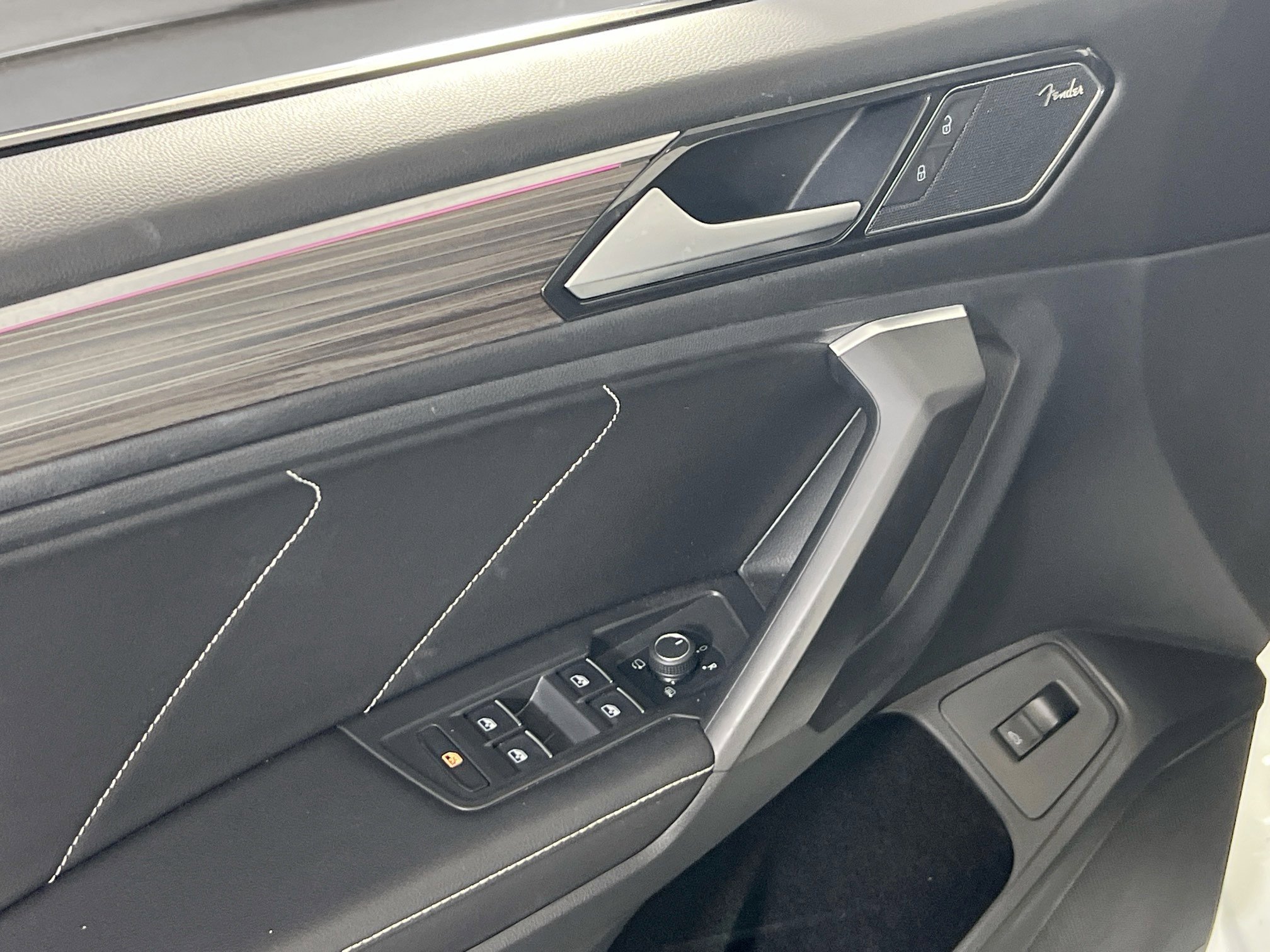 Used 2022 Volkswagen Tiguan SEL R-Line image 18