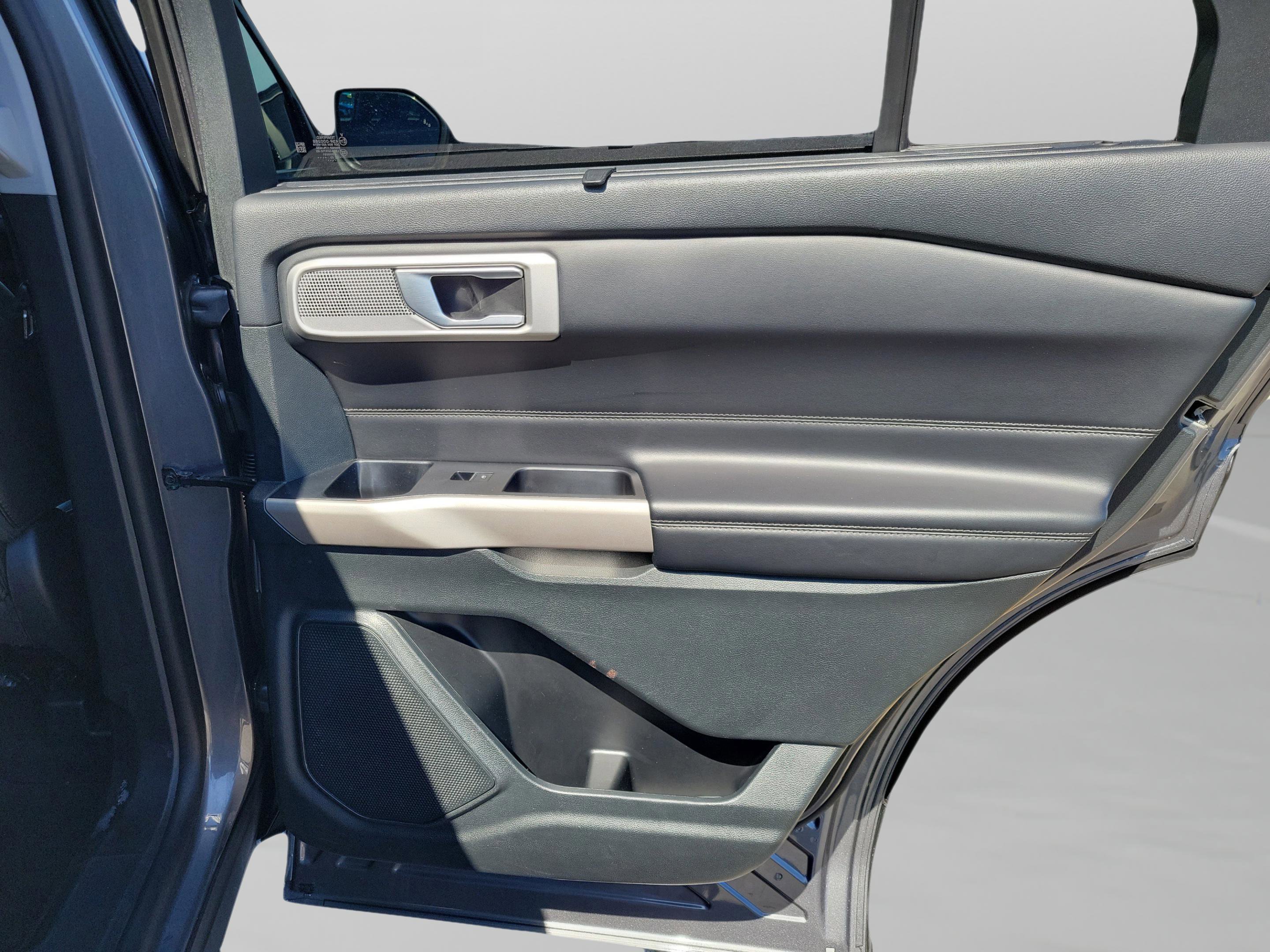 Used 2023 Ford Explorer Limited w/ Equipment Group 301A image 31