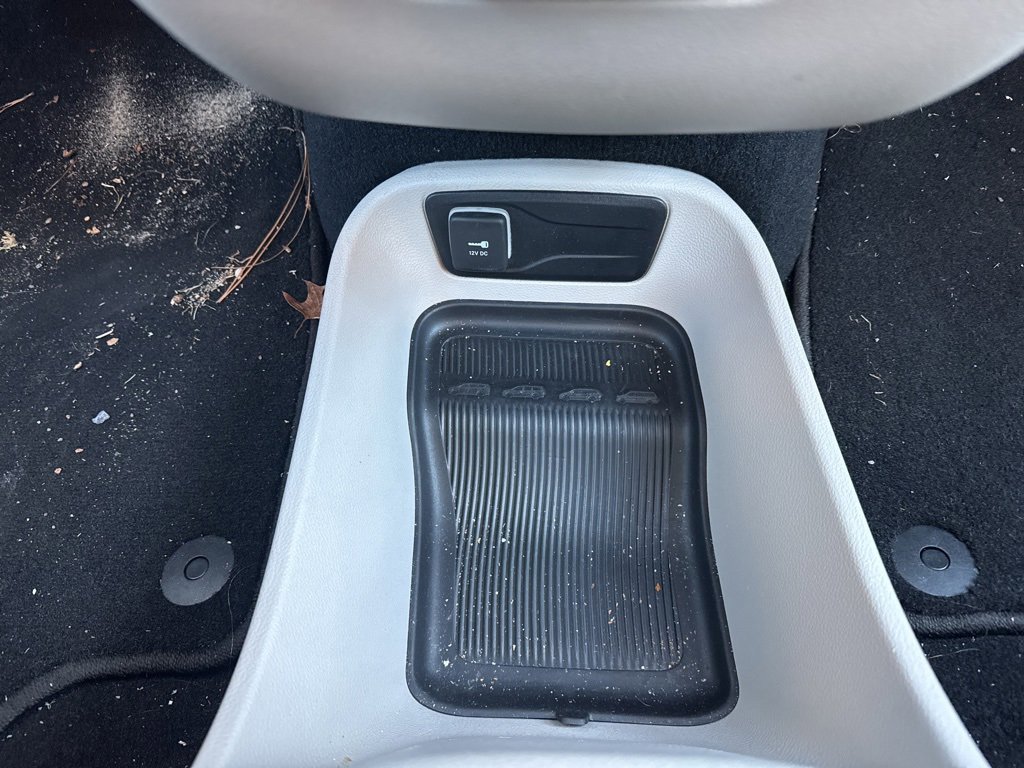 Used 2024 Chrysler Pacifica Touring-L image 36