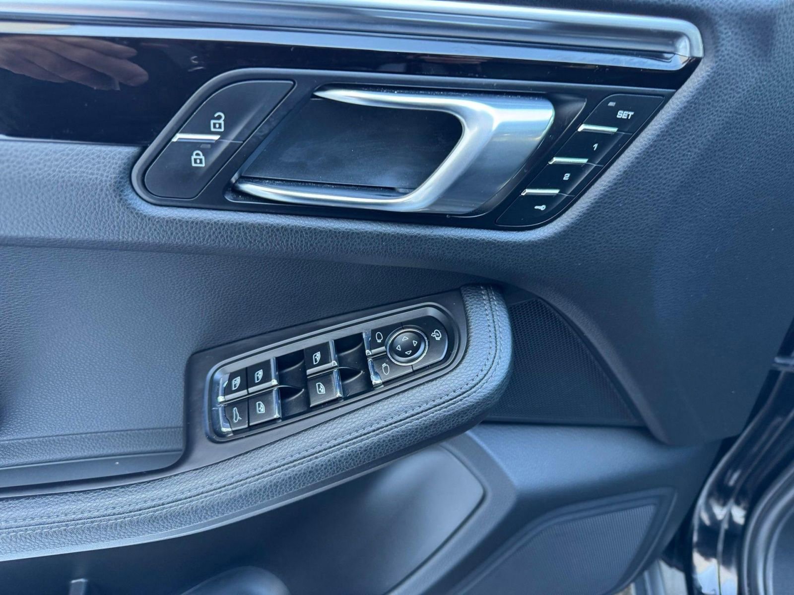 Used 2023 Porsche Macan image 21