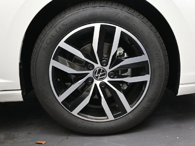 Used 2026 Volkswagen Jetta SE FWD image 10