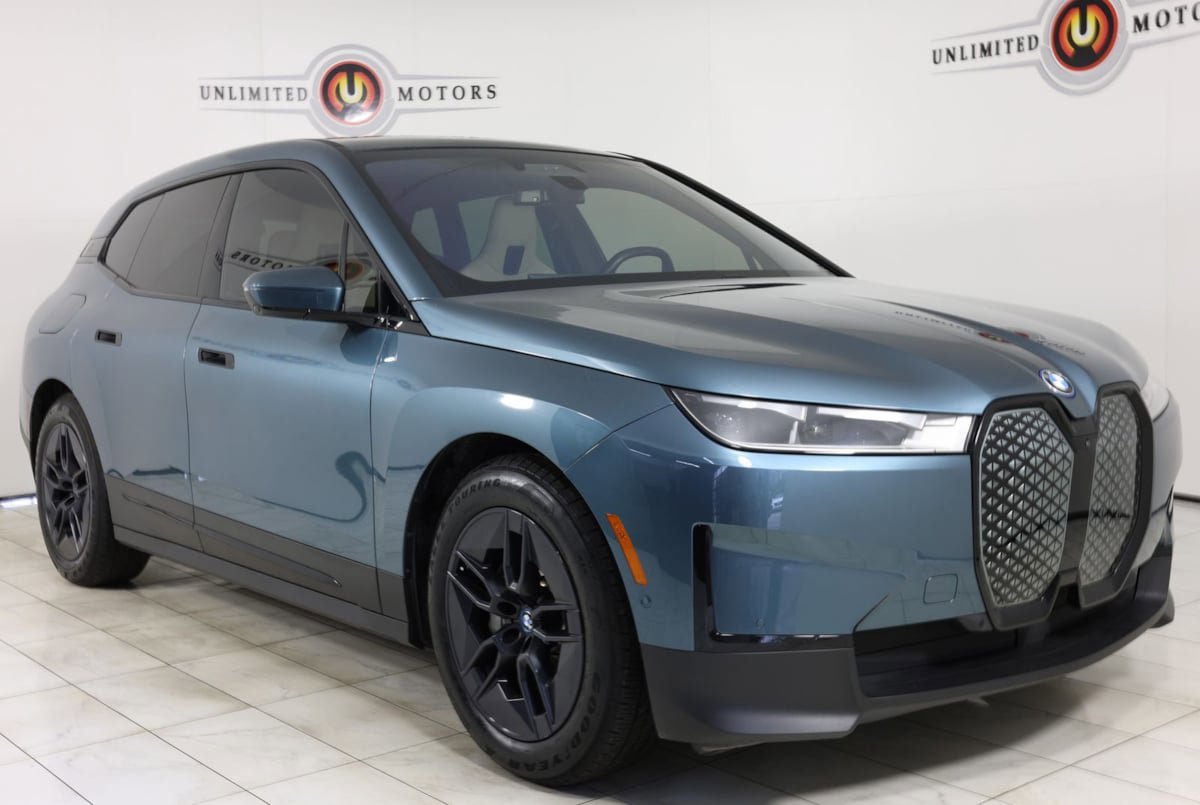 Used 2023 BMW iX xDrive50 w/ Premium Package AWD/4WD image 34