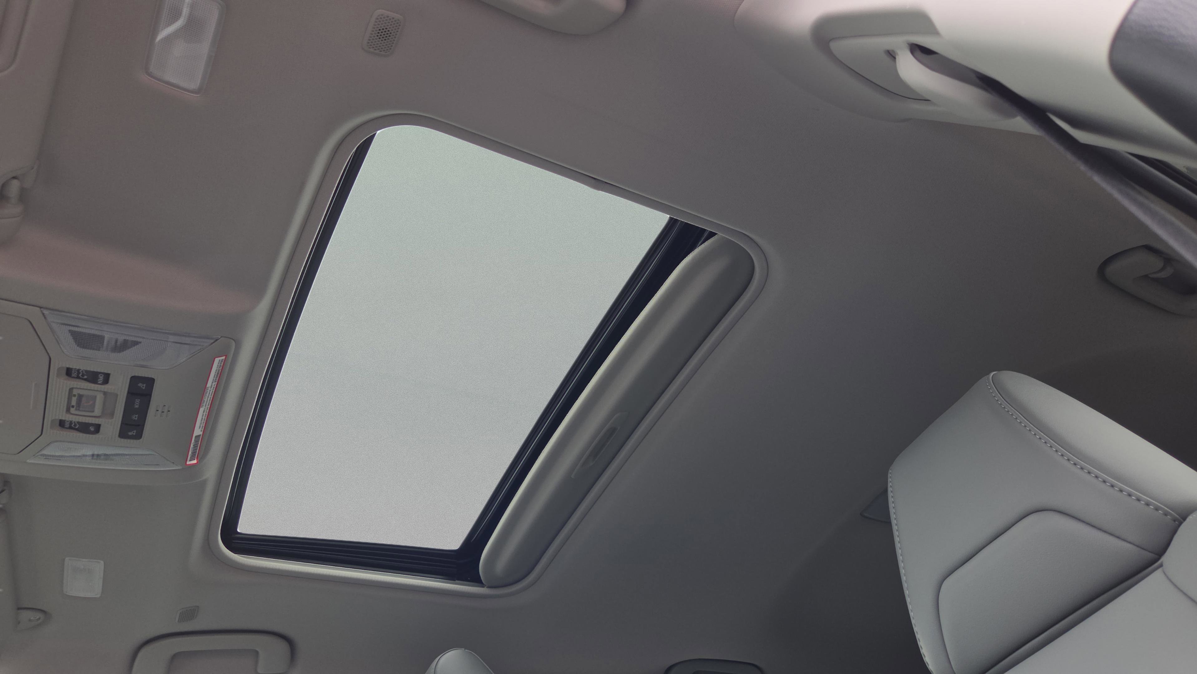 Used 2023 Toyota RAV4 XLE Premium image 19