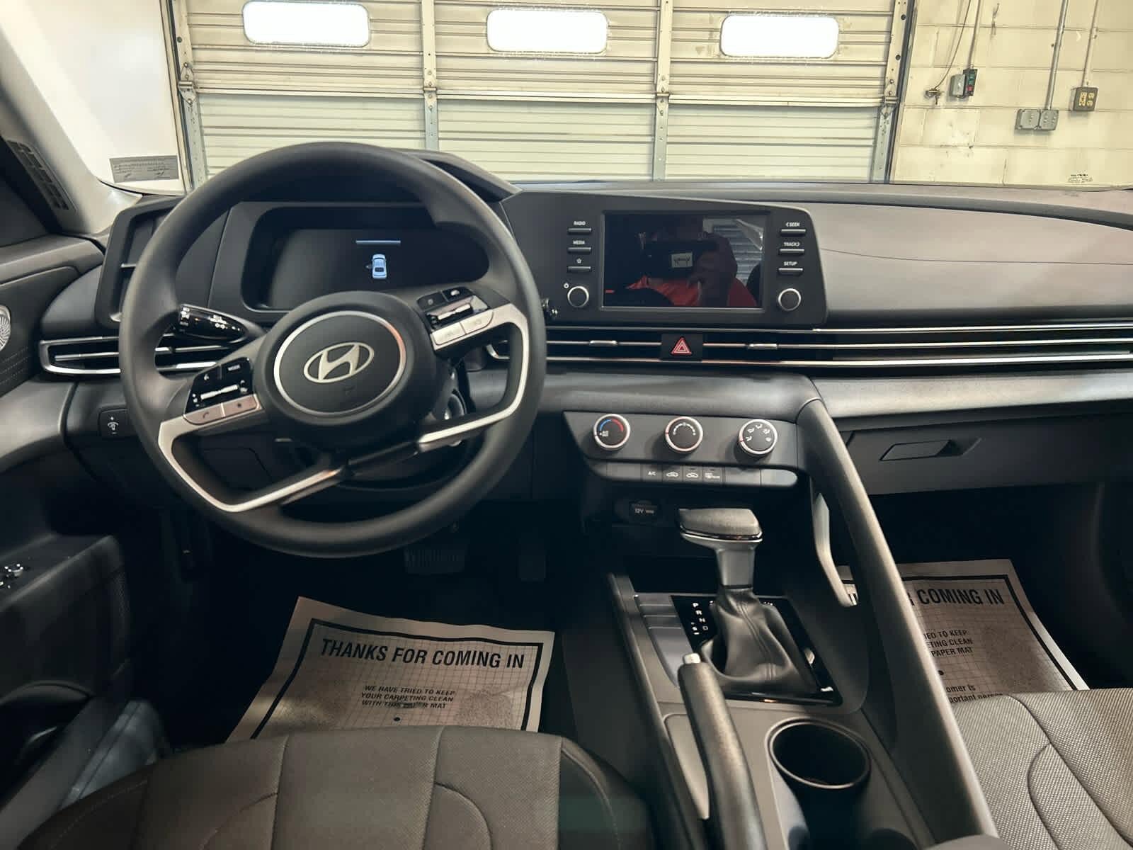 New 2026 Hyundai Elantra SE FWD image 4