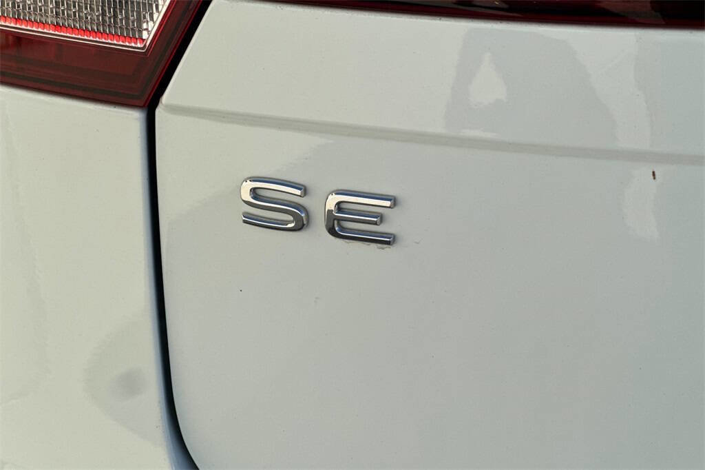 Used 2022 Volkswagen Tiguan SE image 27