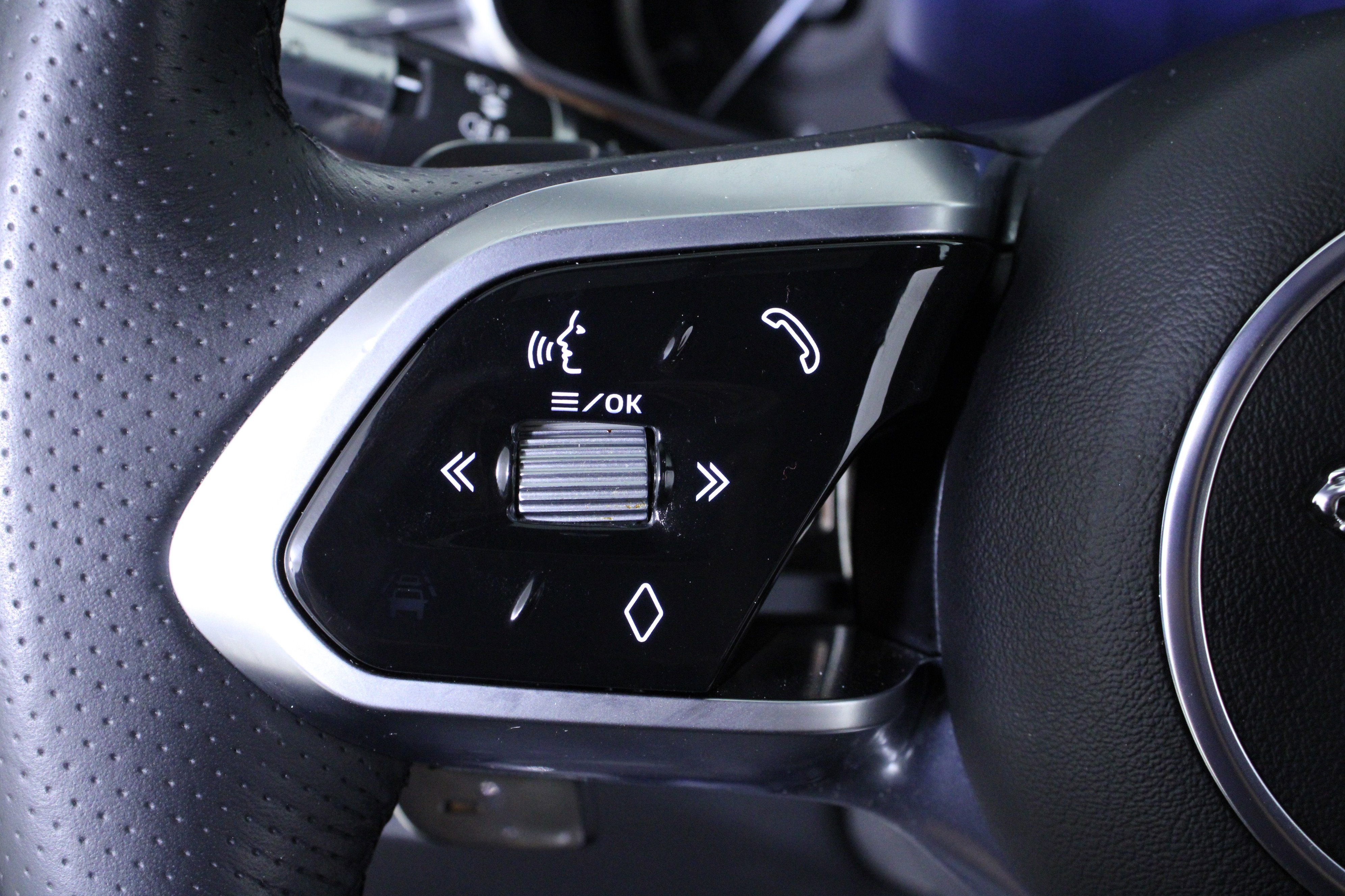 Used 2023 Jaguar F-PACE R-Dynamic S image 25