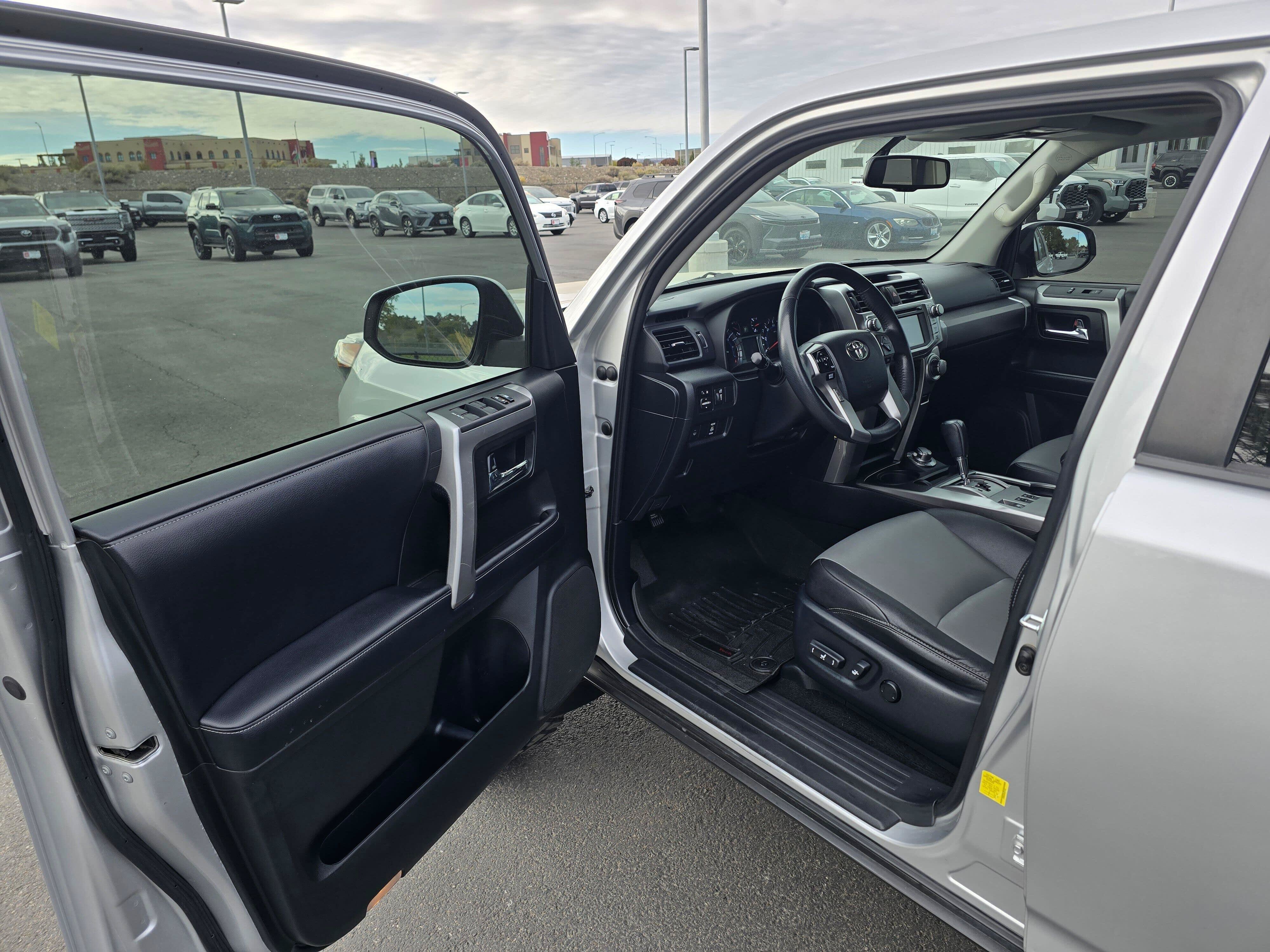 Used 2018 Toyota 4Runner SR5 Premium AWD/4WD image 19