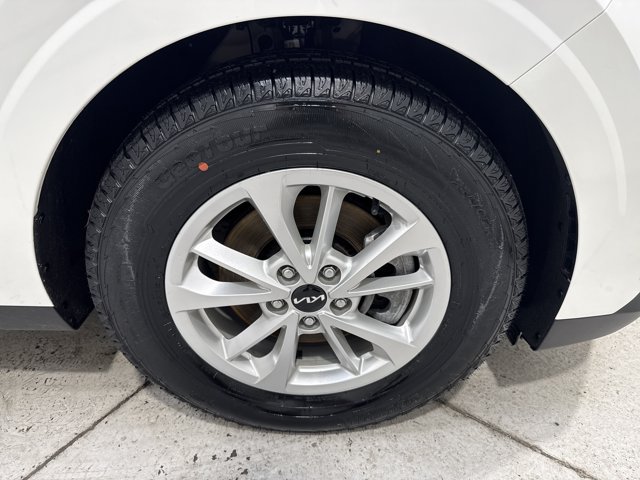 Certified 2023 Kia Carnival LX FWD image 32