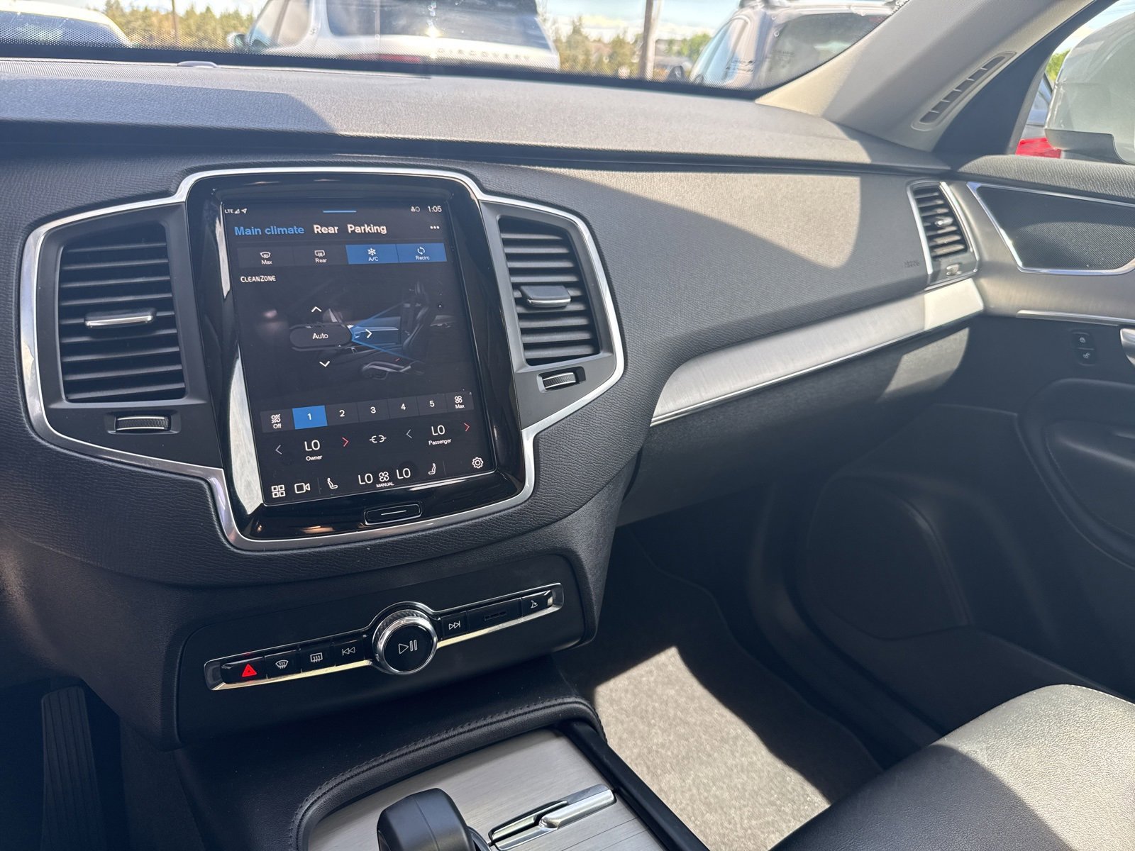 Used 2025 Volvo XC90 B5 Core image 25