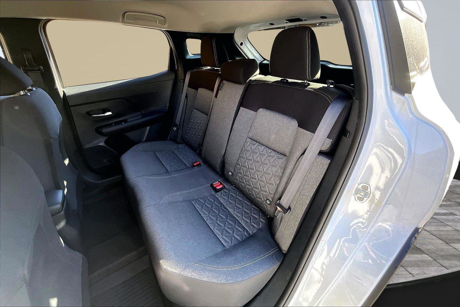 Used 2025 Nissan Kicks SV image 27