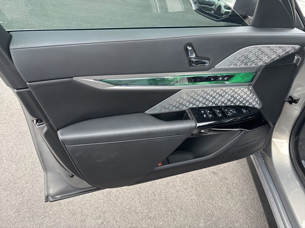 Used 2023 BMW 760i xDrive w/ Luxury Rear Seating Package image 5