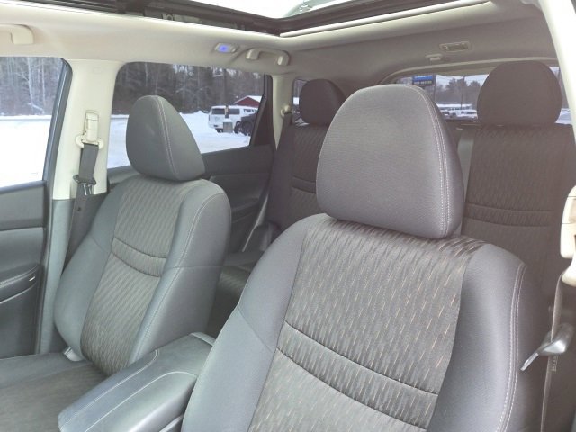 Used 2017 Nissan Rogue SV image 19