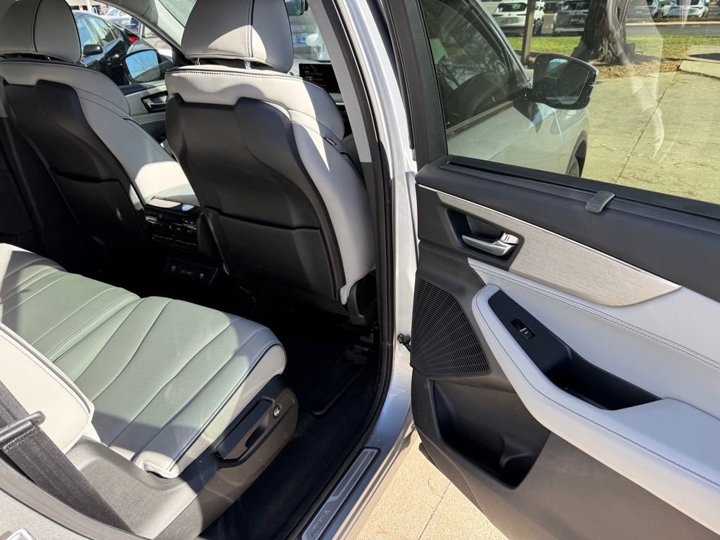 Used 2023 Acura MDX SH-AWD w/ Advance Package image 19