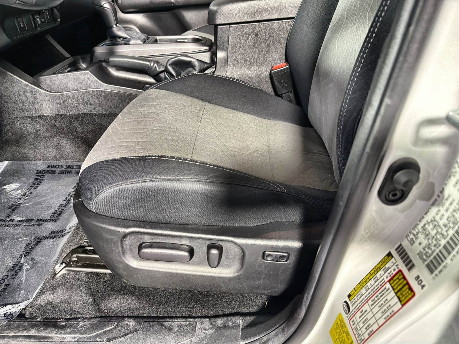 Used 2022 Toyota Tacoma TRD Off-Road AWD/4WD image 37
