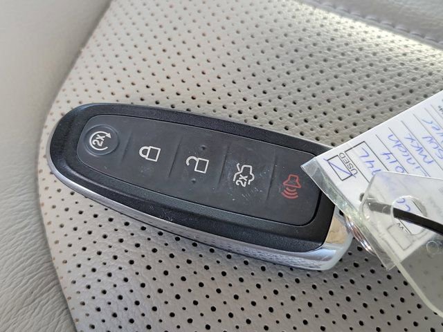 Used 2014 Lincoln MKX FWD w/ Equipment Group 102A image 29