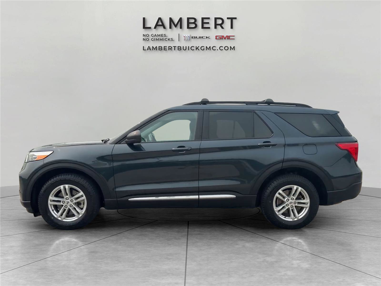 Used 2023 Ford Explorer XLT w/ Equipment Group 202A AWD/4WD image 2