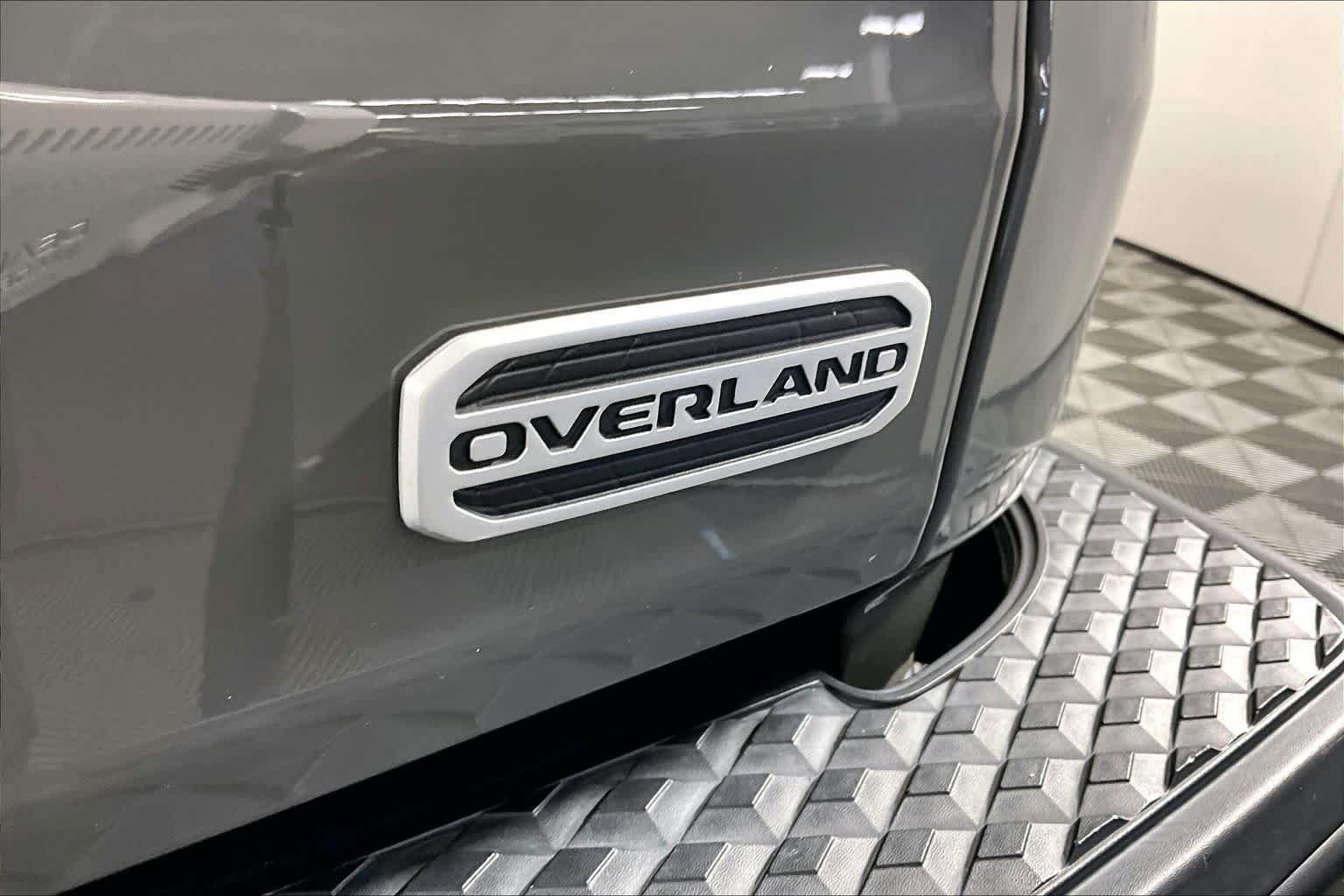 Used 2022 Jeep Gladiator Overland w/ Popular Equipment Package AWD/4WD image 10