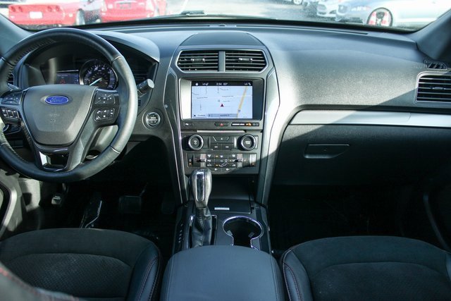 Used 2018 Ford Explorer XLT w/ Equipment Group 202A image 16