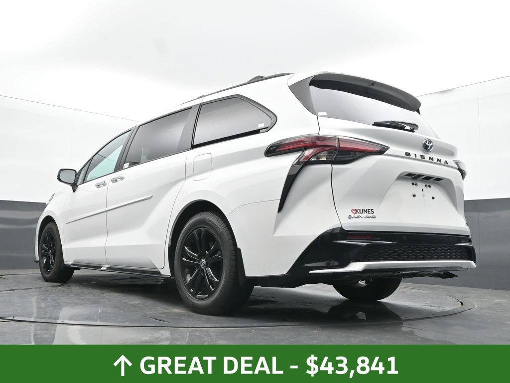 Used 2025 Toyota Sienna XSE AWD/4WD image 41