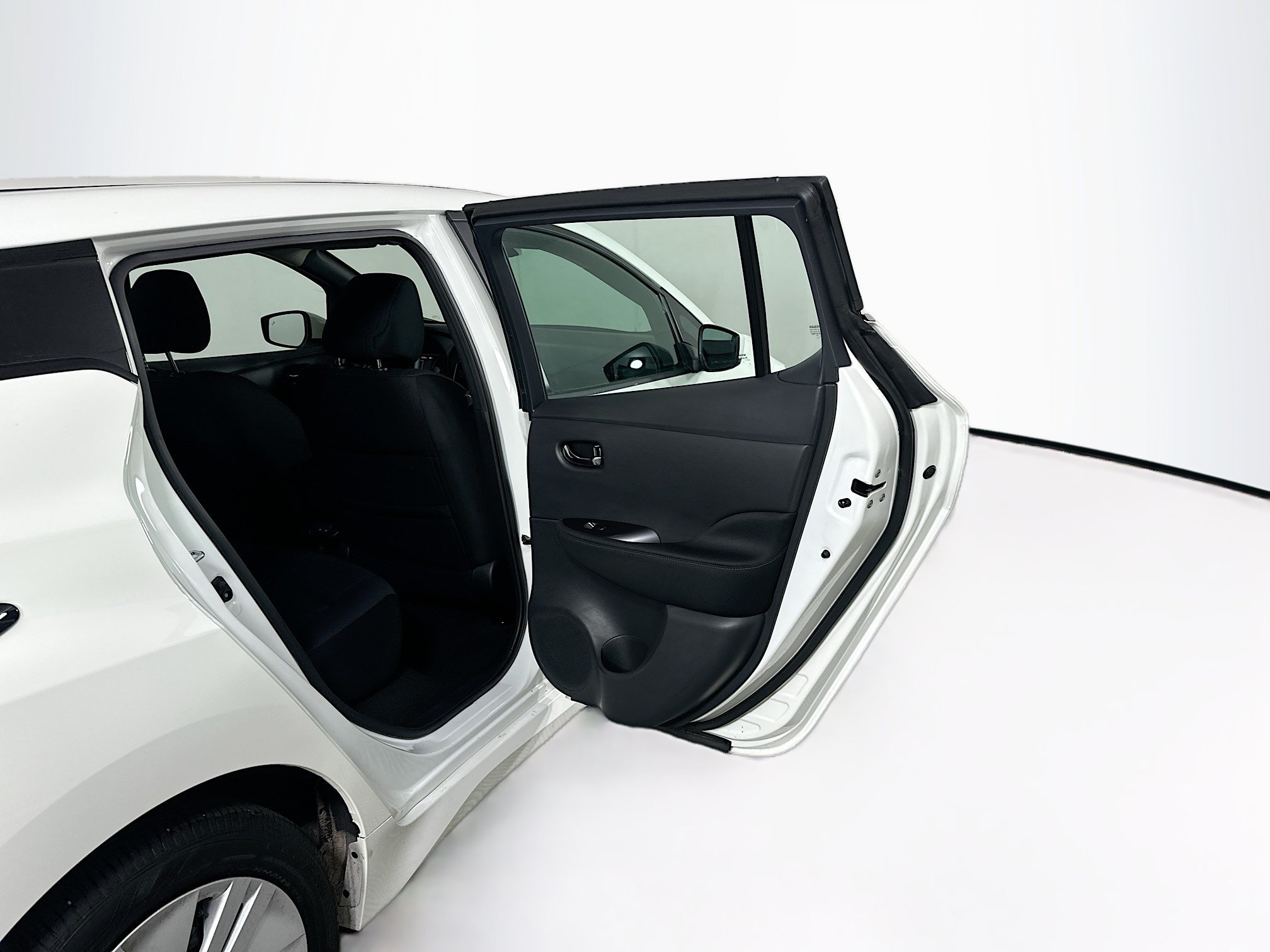 Used 2025 Nissan Leaf S FWD image 27