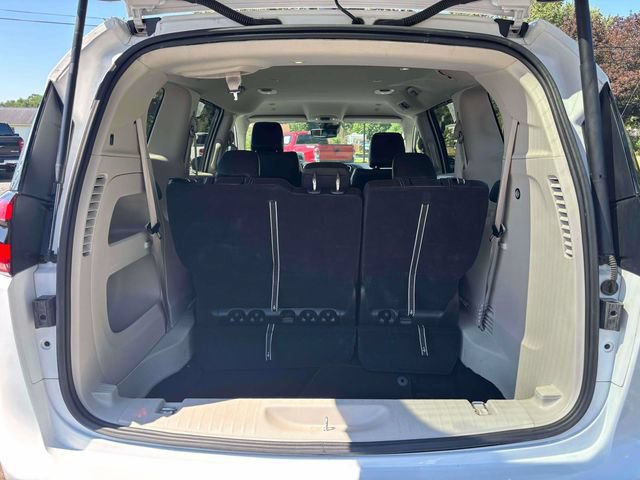 Used 2024 Chrysler Pacifica Touring-L FWD image 34