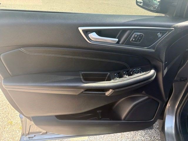 Used 2022 Ford Edge Titanium AWD/4WD image 11