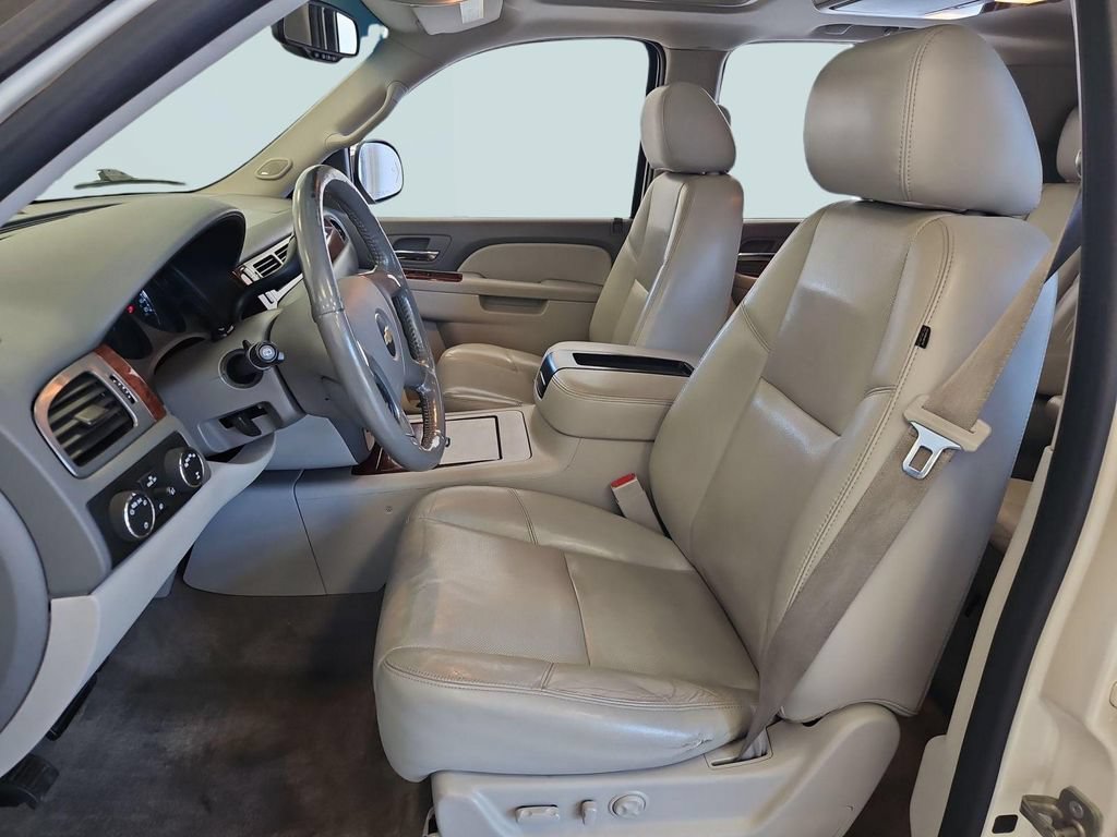 Used 2014 Chevrolet Suburban LTZ AWD/4WD image 21