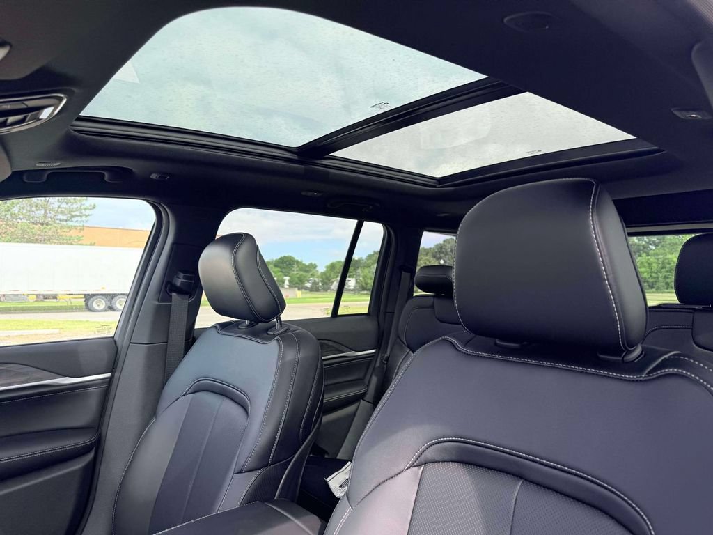 New 2026 Jeep Grand Cherokee Limited AWD/4WD image 17