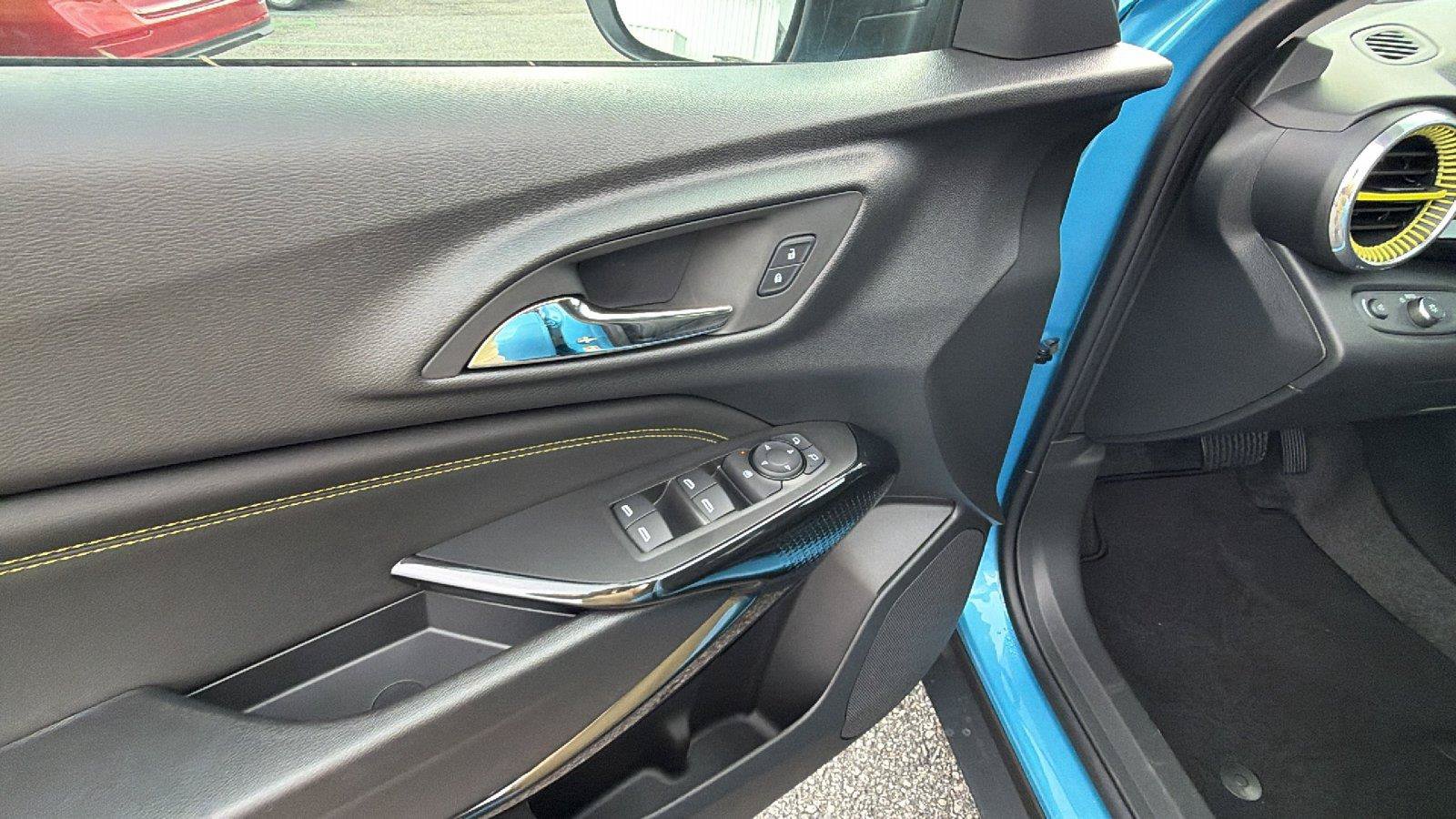 New 2026 Chevrolet Trax ACTIV w/ Sunroof Package FWD image 16