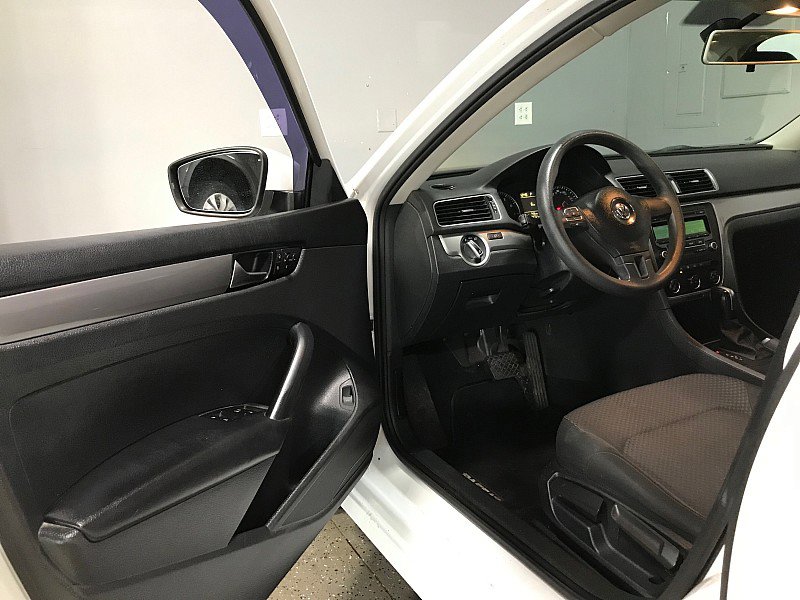 Used 2015 Volkswagen Passat 1.8T Limited Edition image 9