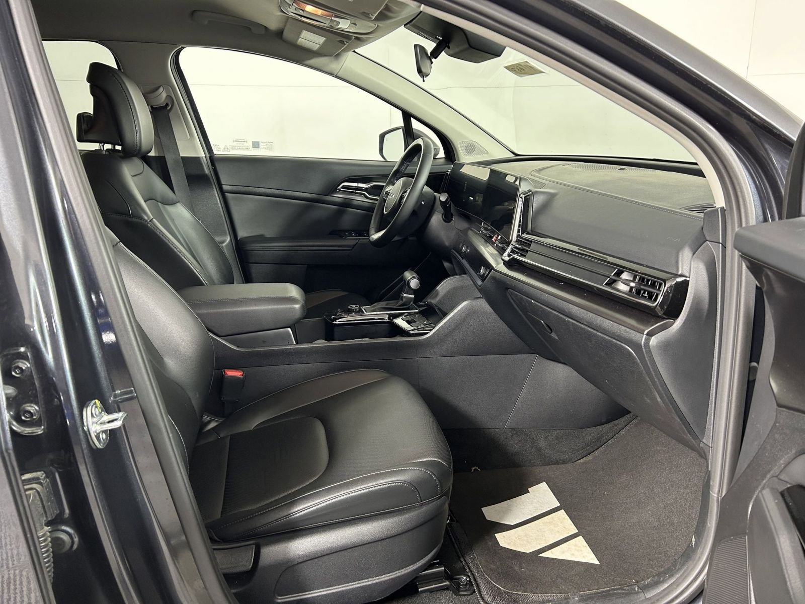 Certified 2024 Kia Sportage EX image 30