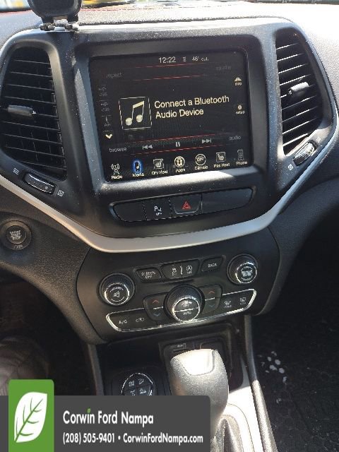 Used 2018 Jeep Cherokee Trailhawk w/ Cold Weather Group AWD/4WD image 12