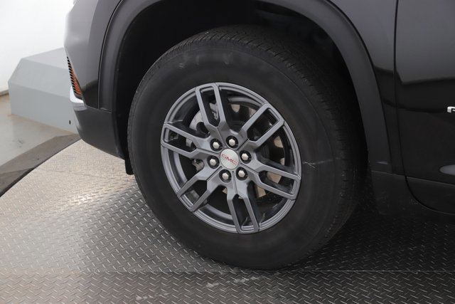 Used 2025 GMC Acadia Elevation image 13