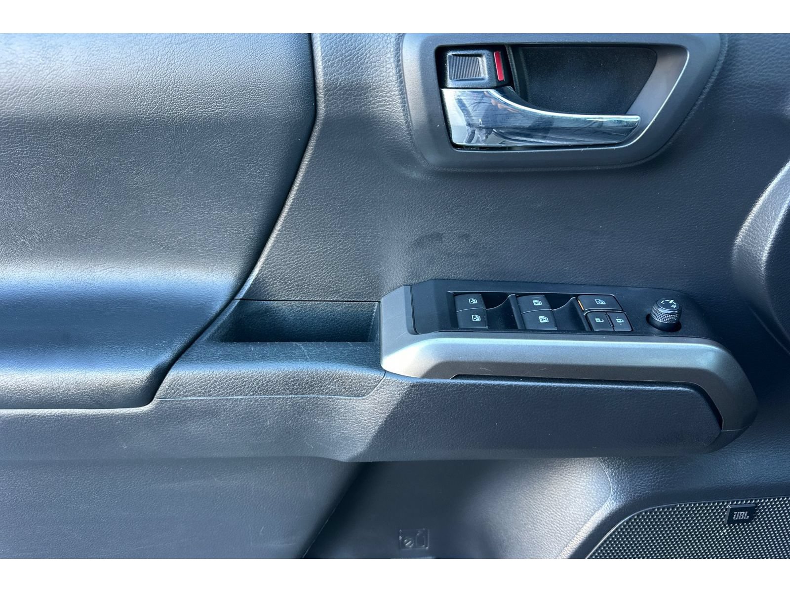 Used 2022 Toyota Tacoma Limited w/ Nightshade Package AWD/4WD image 11
